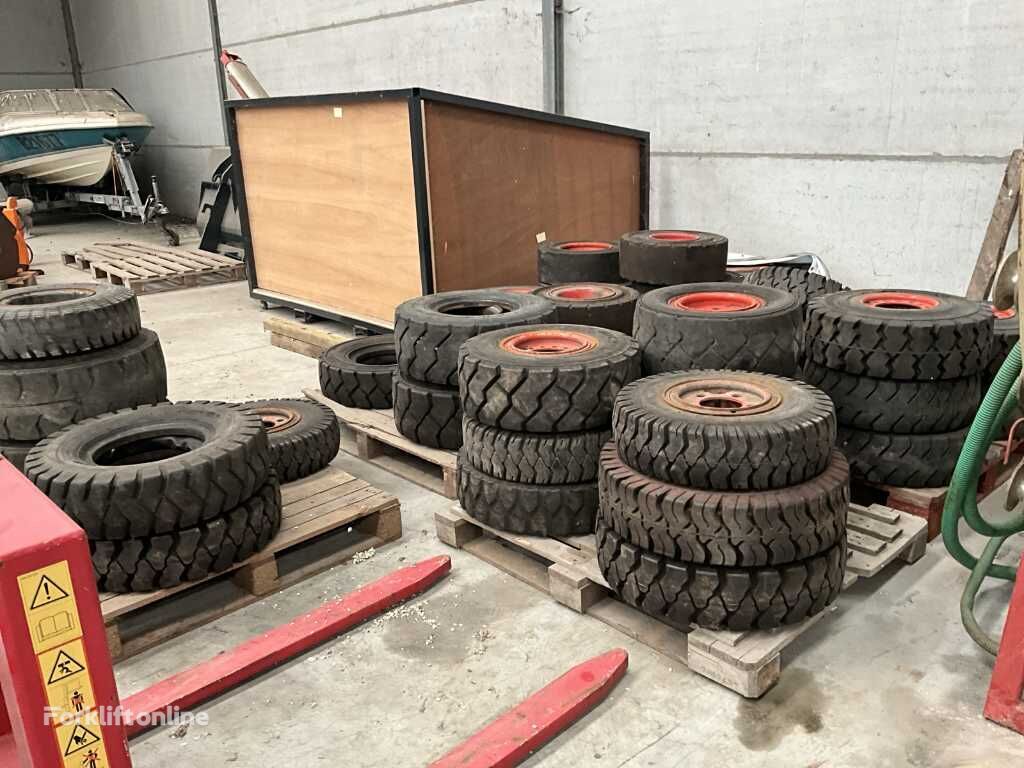 padanga šakiniam krautuvui Lot of 36 tyres LINDE forklift new and used